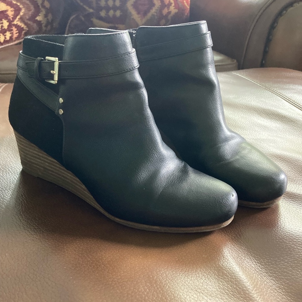 DR SCHOLL’S Memory Foam Black Wedge Ankle Bootie Side Zip Faux Leather Size 7.5